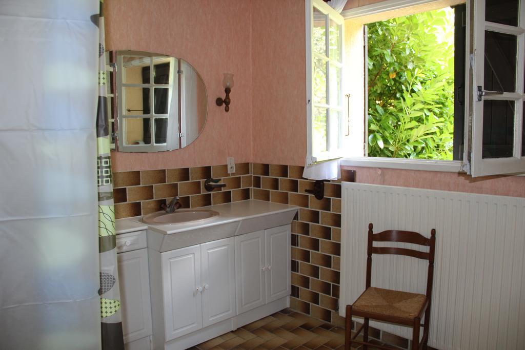 Holiday Home Maison De La Litiere Pugny-Chatenod Rum bild